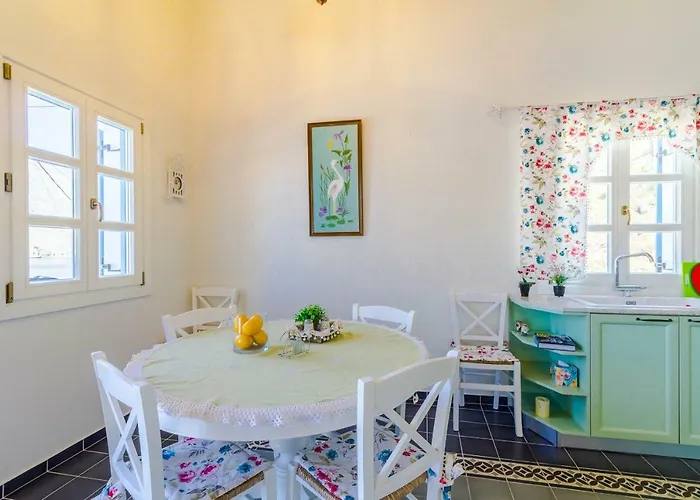 The Vegghera House سيمي